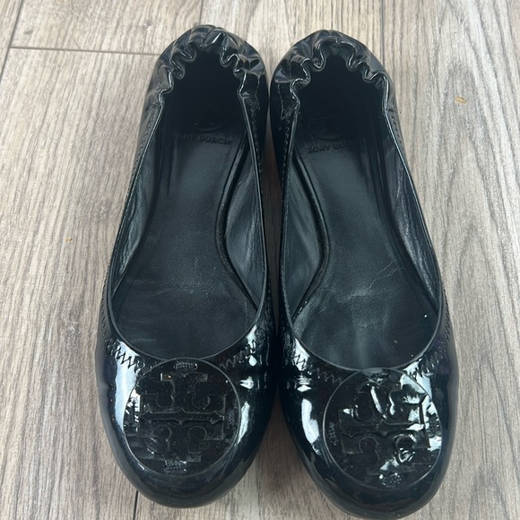 Tory Burch patent leather black flats 8 - Picture 1 of 6